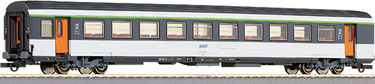 Passenger car 2nd class "Corail"<br /><a href='images/pictures/Roco/45731.jpg' target='_blank'>Full size image</a>